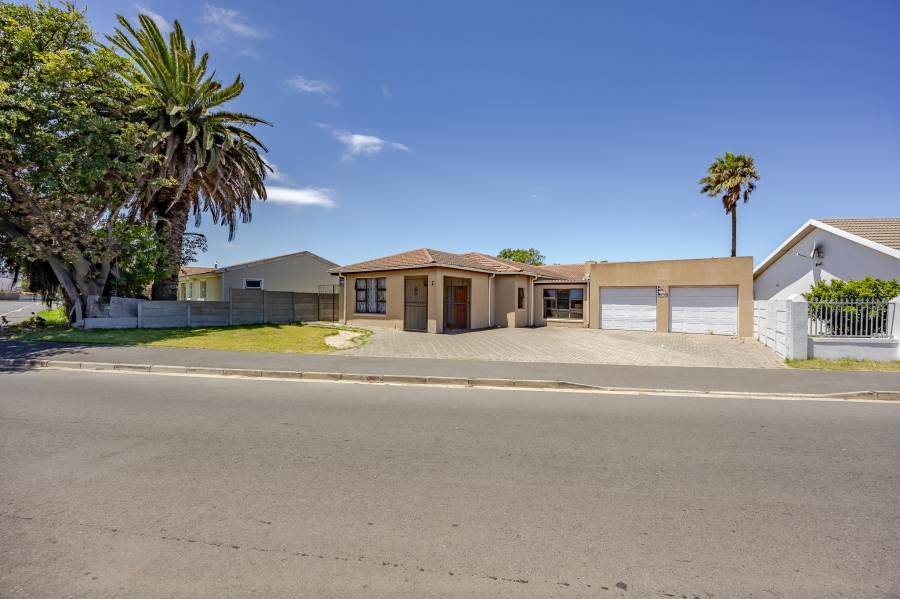 4 Bedroom Property for Sale in Riverton Western Cape